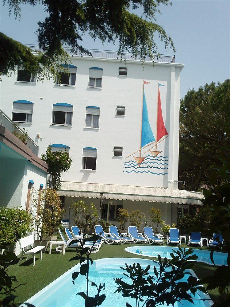 Hotel Manzoni リド・ディ・イエゾロ エクステリア 写真